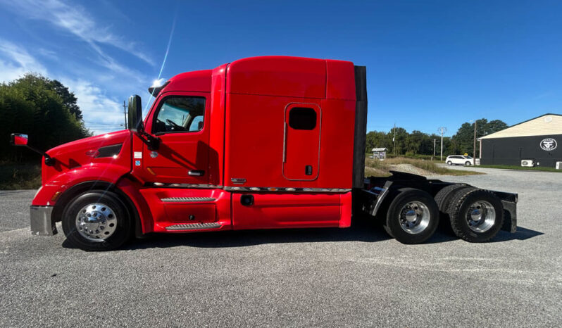 2019 PETERBILT 579 W/80″ MID-ROOF SLEEPER full