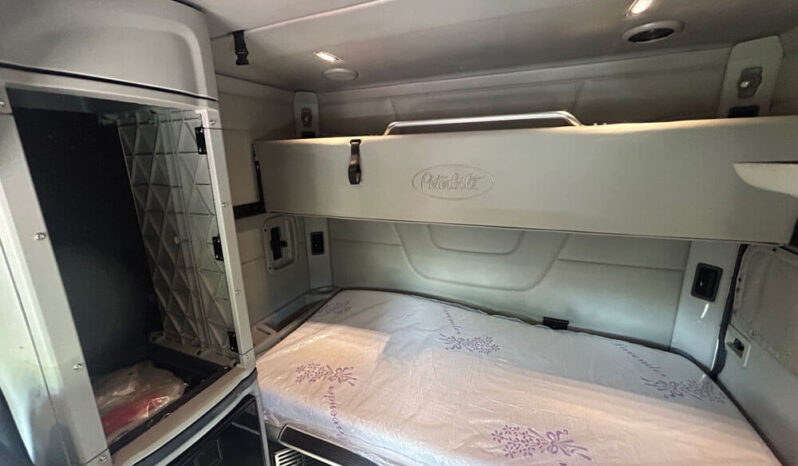 2019 PETERBILT 579 W/80″ MID-ROOF SLEEPER full