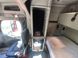 2019 PETERBILT 579 W/80″ MID-ROOF SLEEPER full