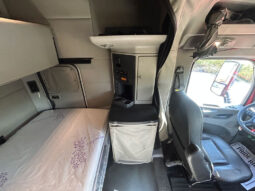 2019 PETERBILT 579 W/80″ MID-ROOF SLEEPER full