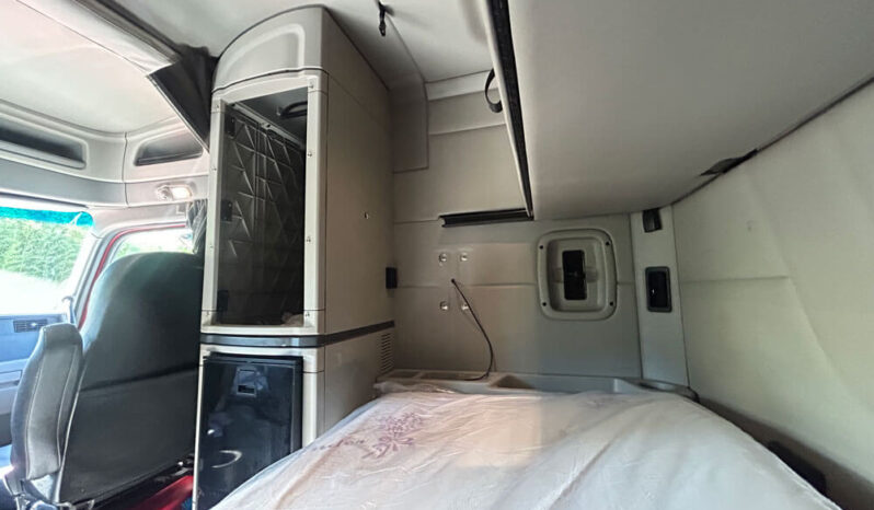2019 PETERBILT 579 W/80″ MID-ROOF SLEEPER full