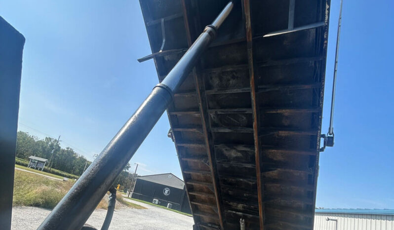 2016 PETERBILT 348 TRI-AXLE DUMP TRUCK W/OPTIONAL 2 YEAR UNLIMITED MILEAGE WARRANTY full