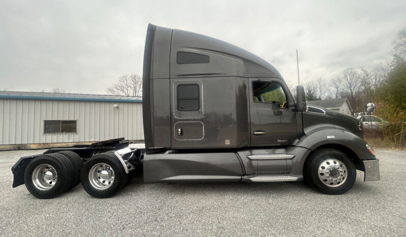 2018 KENWORTH T680 W/10K MILES ON CUMMINS OVERHAUL full