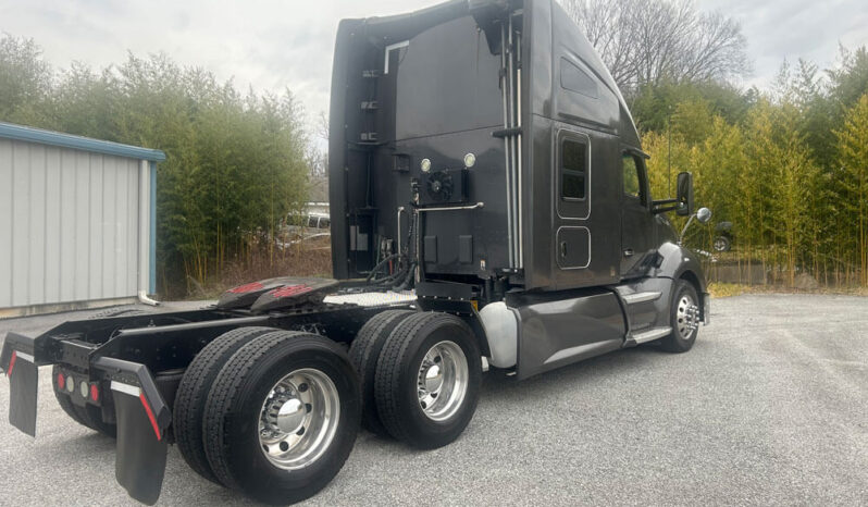 2018 KENWORTH T680 W/10K MILES ON CUMMINS OVERHAUL full
