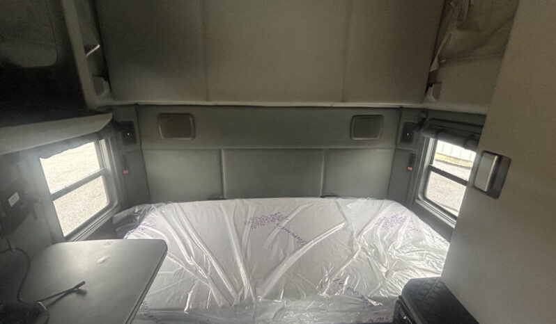 2018 KENWORTH T680 W/10K MILES ON CUMMINS OVERHAUL full