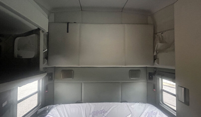 2018 KENWORTH T680 W/10K MILES ON CUMMINS OVERHAUL full