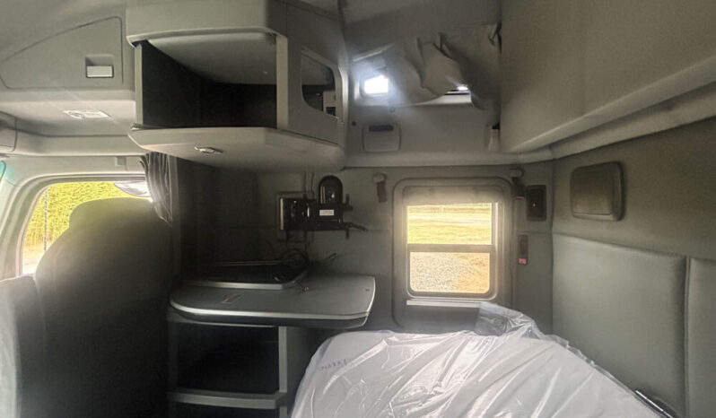 2018 KENWORTH T680 W/10K MILES ON CUMMINS OVERHAUL full