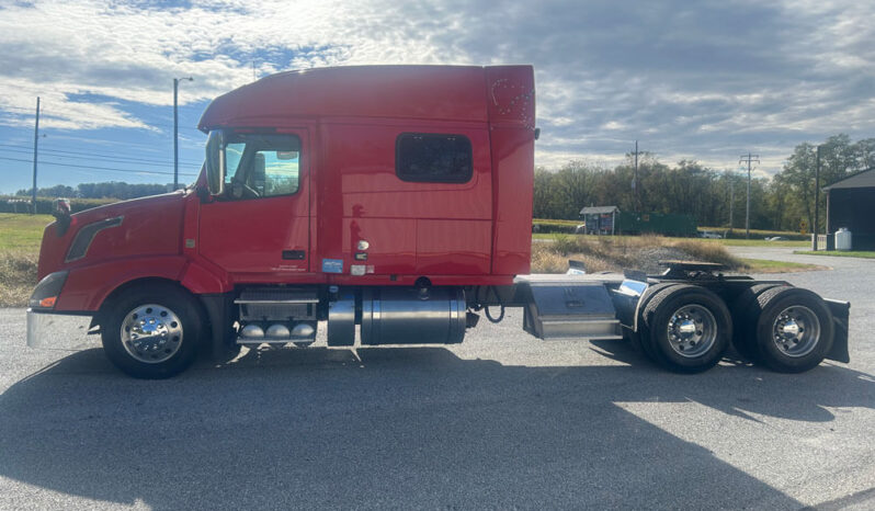 2018 VOLVO VNL64T730 W/70″ SLEEPER full