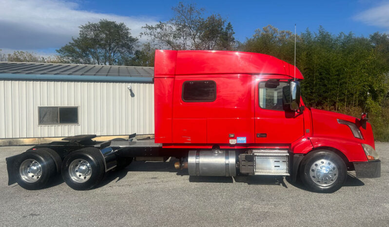 2018 VOLVO VNL64T730 W/70″ SLEEPER full
