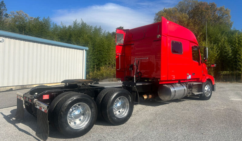 2018 VOLVO VNL64T730 W/70″ SLEEPER full