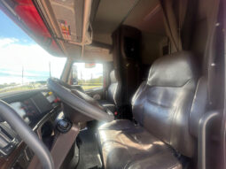 2018 VOLVO VNL64T730 W/70″ SLEEPER full