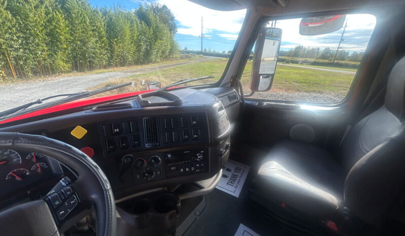 2018 VOLVO VNL64T730 W/70″ SLEEPER full