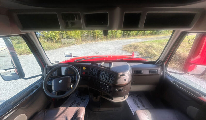 2018 VOLVO VNL64T730 W/70″ SLEEPER full