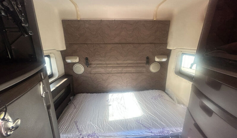 2018 VOLVO VNL64T730 W/70″ SLEEPER full