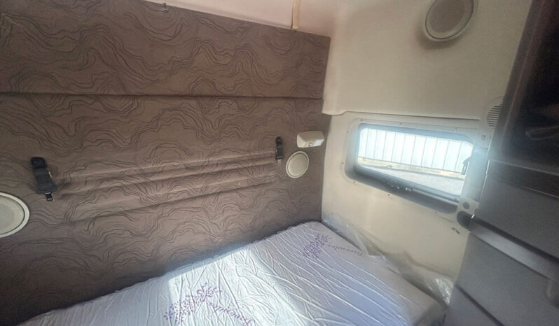 2018 VOLVO VNL64T730 W/70″ SLEEPER full