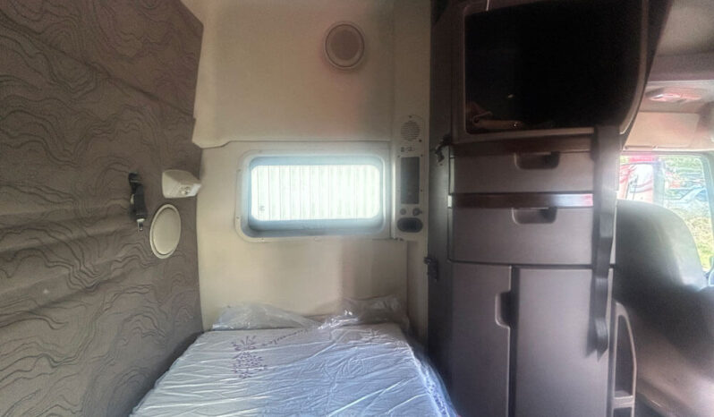 2018 VOLVO VNL64T730 W/70″ SLEEPER full