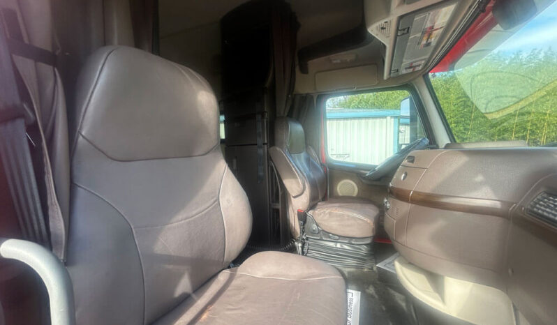 2018 VOLVO VNL64T730 W/70″ SLEEPER full