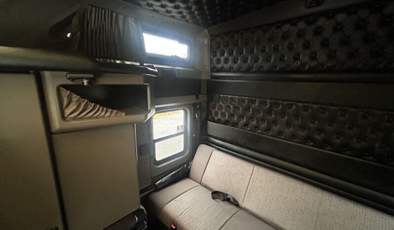 2017 KENWORTH W900 STUDIO SLEEPER W/186K MILES ON REMAN CUMMINS ISX 15 ENGINE full