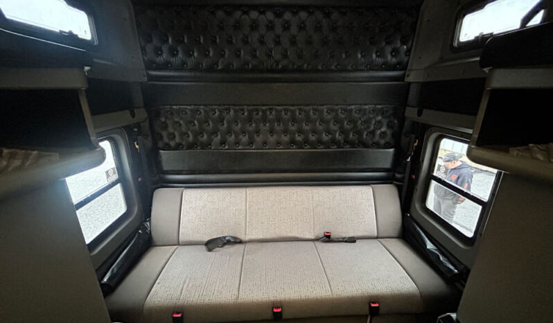 2017 KENWORTH W900 STUDIO SLEEPER W/186K MILES ON REMAN CUMMINS ISX 15 ENGINE full