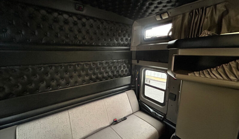 2017 KENWORTH W900 STUDIO SLEEPER W/186K MILES ON REMAN CUMMINS ISX 15 ENGINE full