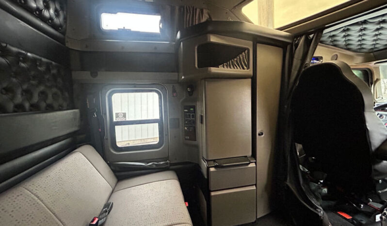 2017 KENWORTH W900 STUDIO SLEEPER W/186K MILES ON REMAN CUMMINS ISX 15 ENGINE full