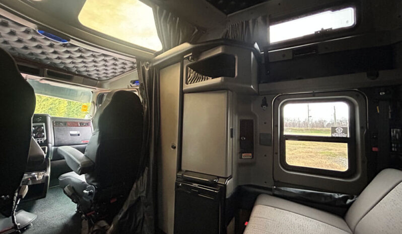2017 KENWORTH W900 STUDIO SLEEPER W/186K MILES ON REMAN CUMMINS ISX 15 ENGINE full