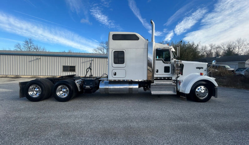 2021 KENWORTH W900L W/86″ RAISED ROOF SLEEPER full