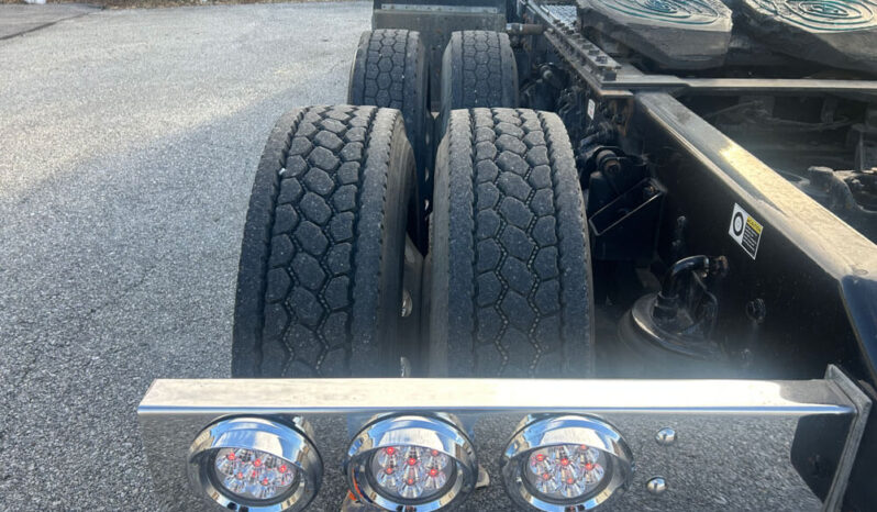 2021 KENWORTH W900L W/86″ RAISED ROOF SLEEPER full