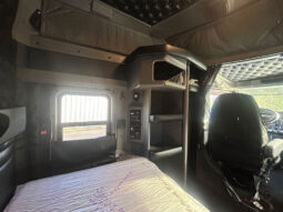 2021 KENWORTH W900L W/86″ RAISED ROOF SLEEPER full