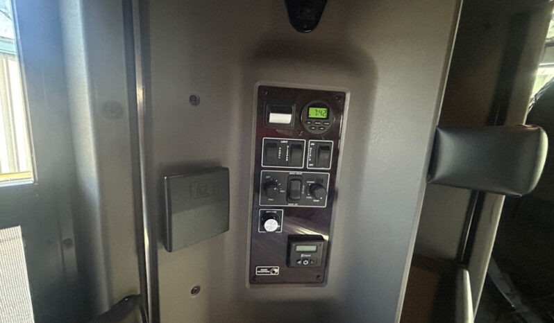 2021 KENWORTH W900L W/86″ RAISED ROOF SLEEPER full