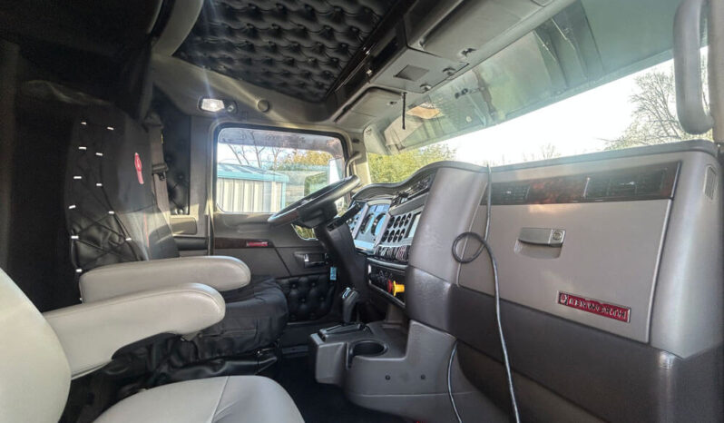 2021 KENWORTH W900L W/86″ RAISED ROOF SLEEPER full