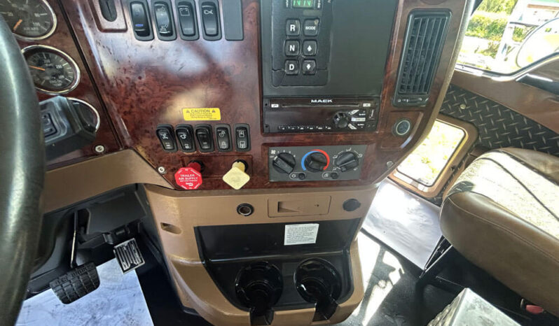 2014 MACK GU713 QUAD-AXLE DUMP TRUCK full
