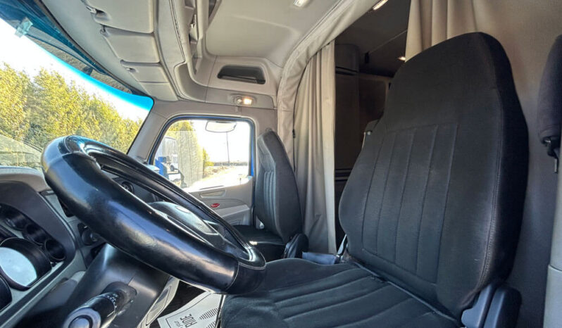 2018 PETERBILT 579 W/70″ SLEEPER & 2-YR WARRANTY full