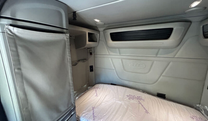 2018 PETERBILT 579 W/70″ SLEEPER & 2-YR WARRANTY full