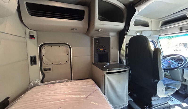 2018 PETERBILT 579 W/70″ SLEEPER & 2-YR WARRANTY full