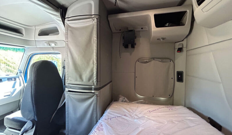 2018 PETERBILT 579 W/70″ SLEEPER & 2-YR WARRANTY full