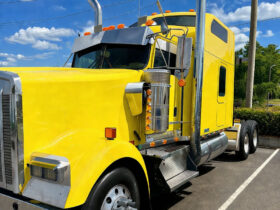 2005 KENWORTH W900L W/72″ SLEEPER