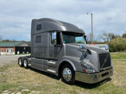 2014 VOLVO VNL780 W/277K ON CERTIFIED REMAN full