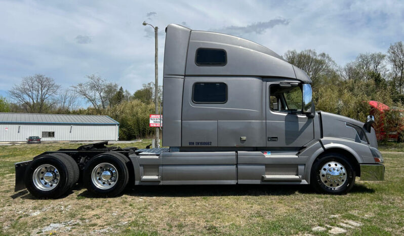 2014 VOLVO VNL780 W/277K ON CERTIFIED REMAN full