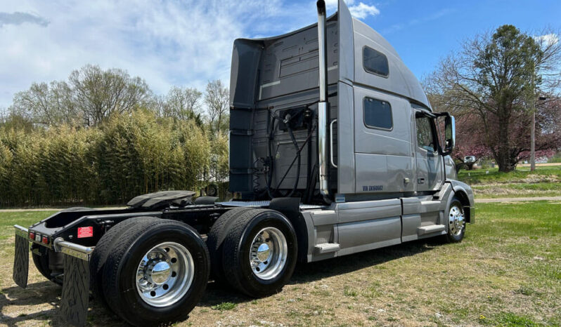 2014 VOLVO VNL780 W/277K ON CERTIFIED REMAN full