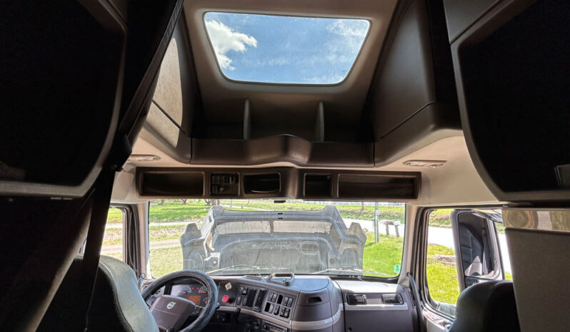 2014 VOLVO VNL780 W/277K ON CERTIFIED REMAN full