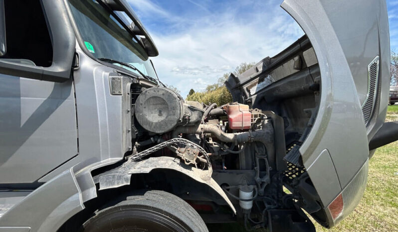 2014 VOLVO VNL780 W/277K ON CERTIFIED REMAN full