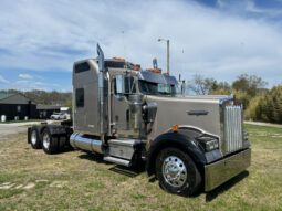 2006 KENWORTH W900L W/67K MILES ON OVERHAUL full