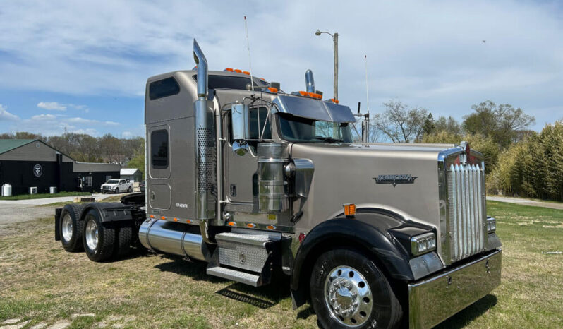 2006 KENWORTH W900L W/67K MILES ON OVERHAUL full