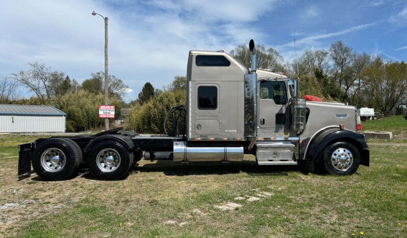 2006 KENWORTH W900L W/67K MILES ON OVERHAUL full