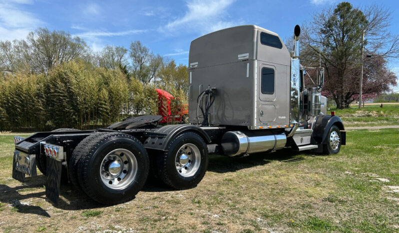 2006 KENWORTH W900L W/67K MILES ON OVERHAUL full