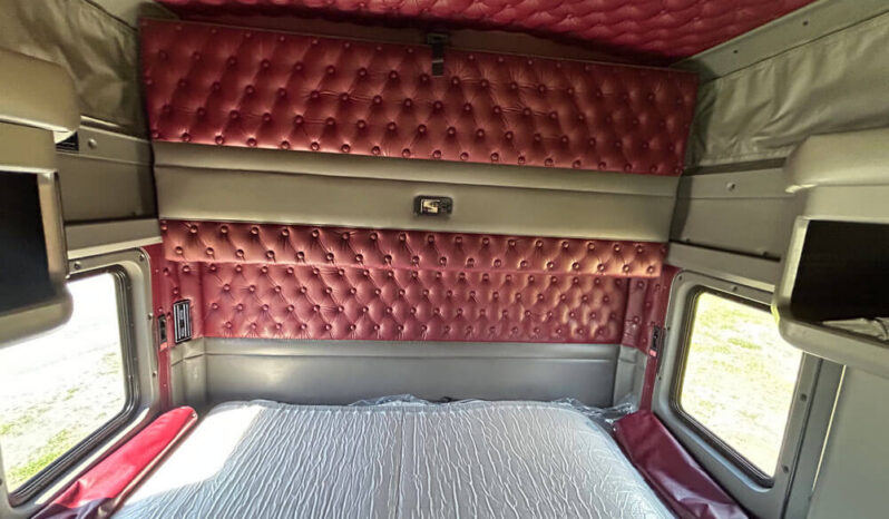 2006 KENWORTH W900L W/67K MILES ON OVERHAUL full