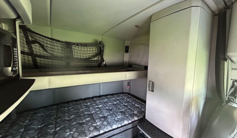 2017 KENWORTH T680 W/190K MILES ON RECON ENGINE full